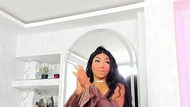 HaileeRoberts online show from 12/01/25, 12:32