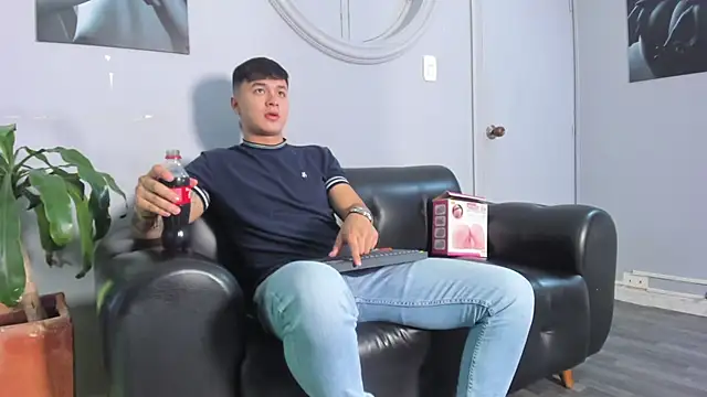 Cristopher strong online show from 03/13/25, 12:46