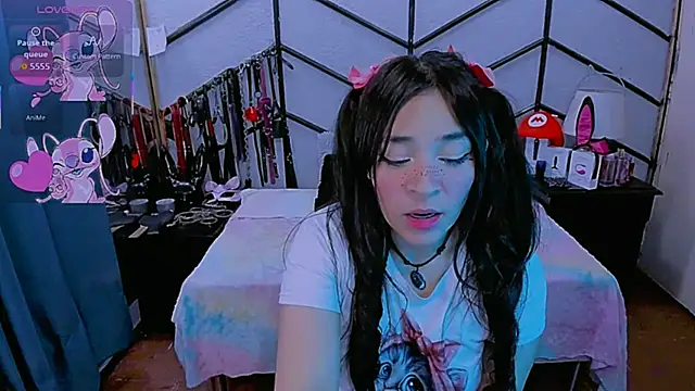 AlanaLuck online show from 11/19/25, 07:25