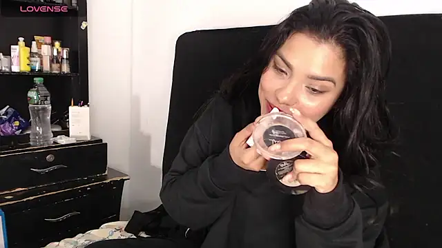 lolaa staars online show from 01/10/25, 02:57