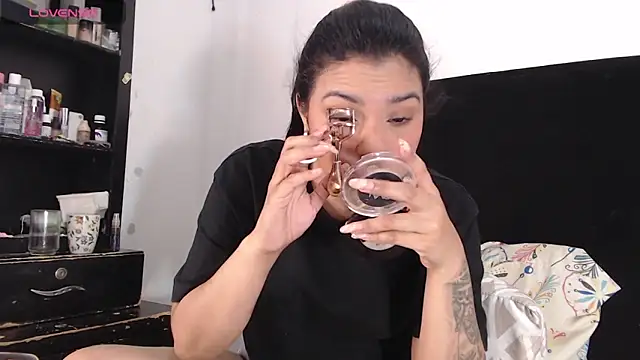 lolaa staars online show from 01/26/25, 01:41