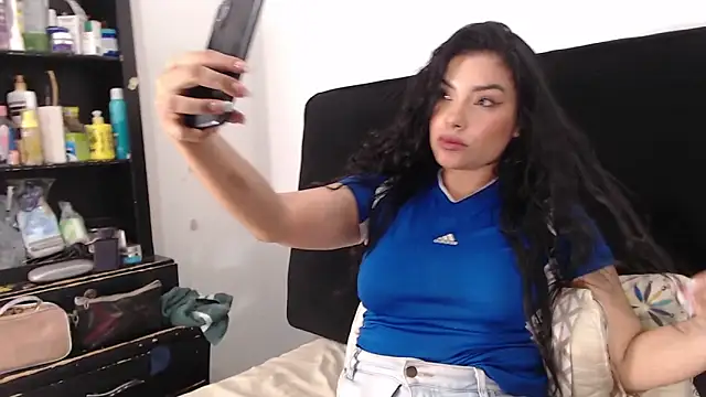 lolaa staars online show from 02/08/25, 02:26