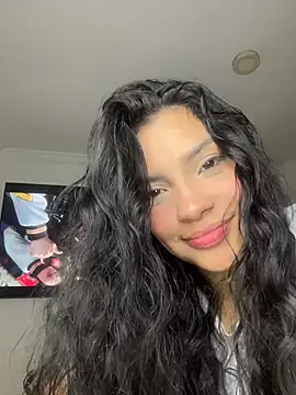 lolaa staars online show from 10/11/25, 04:33