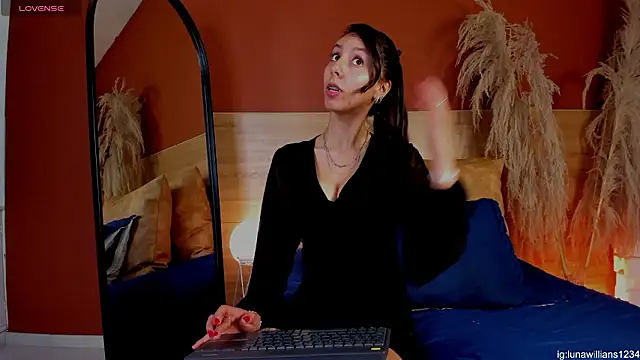 luna willians online show from 02/13/26, 01:51