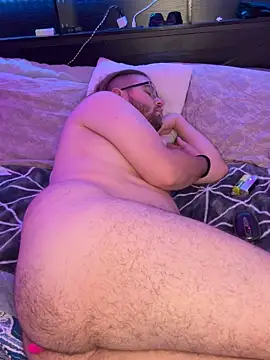 Snapshot of Comfortable_Bite chatting on 11/15/25, 10:59 Comfortable Bite online show from 11/15/25, 10:59