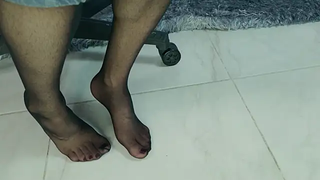 selena robertss  online show from 04/15/26, 07:21