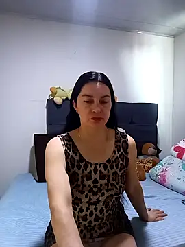 renata hot1 online show from 12/17/25, 07:31