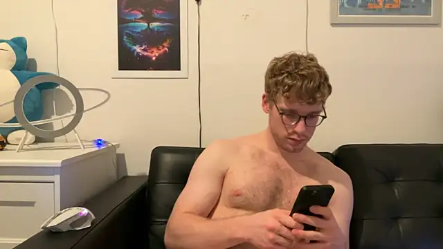 Snapshot of BlueEyedTallGuy94 chatting on 12/09/24, 08:22 BlueEyedTallGuy94 online show from 12/09/24, 08:22