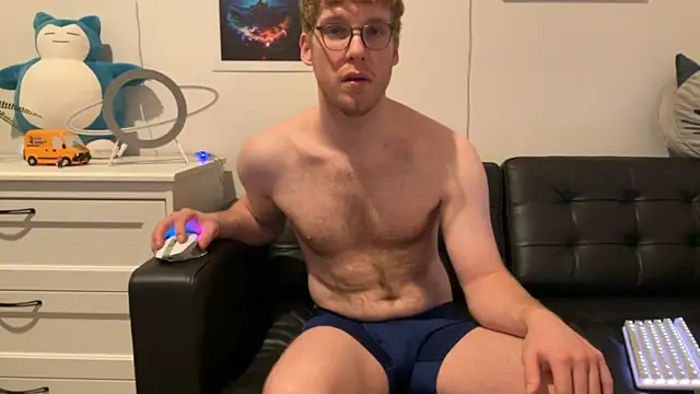 Snapshot of BlueEyedTallGuy94 chatting on 12/09/24, 11:45 BlueEyedTallGuy94 online show from 12/09/24, 11:45