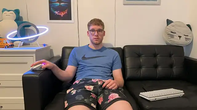 Snapshot of BlueEyedTallGuy94 chatting on 12/20/24, 03:03 BlueEyedTallGuy94 online show from 12/20/24, 03:03