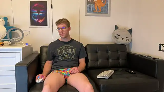 Snapshot of BlueEyedTallGuy94 chatting on 12/22/24, 06:17 BlueEyedTallGuy94 online show from 12/22/24, 06:17