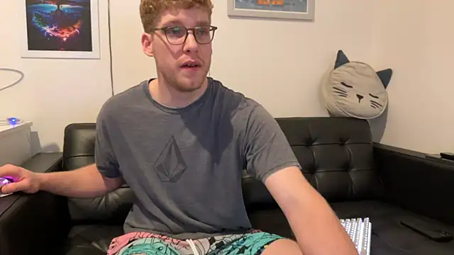 Snapshot of BlueEyedTallGuy94 chatting on 12/23/24, 02:13 BlueEyedTallGuy94 online show from 12/23/24, 02:13