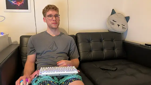 Snapshot of BlueEyedTallGuy94 chatting on 12/23/24, 06:11 BlueEyedTallGuy94 online show from 12/23/24, 06:11