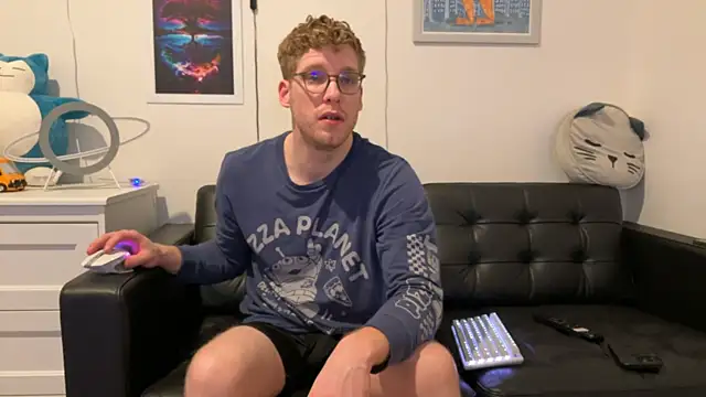 Snapshot of BlueEyedTallGuy94 chatting on 12/29/24, 06:24 BlueEyedTallGuy94 online show from 12/29/24, 06:24