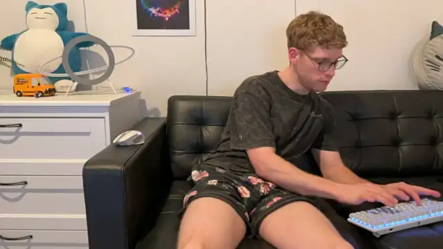 Snapshot of BlueEyedTallGuy94 chatting on 01/09/25, 04:52 BlueEyedTallGuy94 online show from 01/09/25, 04:52