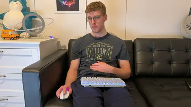 Snapshot of BlueEyedTallGuy94 chatting on 01/10/25, 04:22 BlueEyedTallGuy94 online show from 01/10/25, 04:22