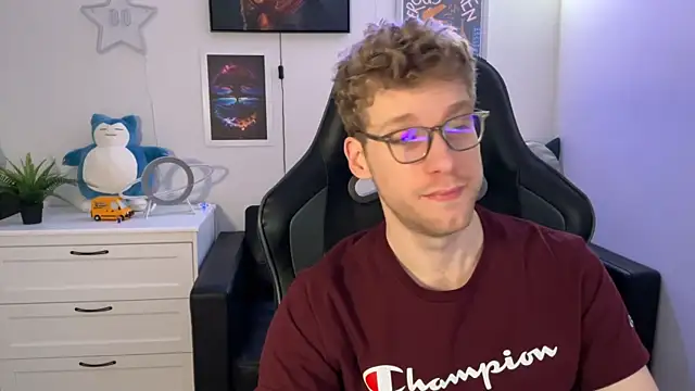 Snapshot of BlueEyedTallGuy94 chatting on 01/14/25, 01:58 BlueEyedTallGuy94 online show from 01/14/25, 01:58