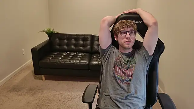 Snapshot of BlueEyedTallGuy94 chatting on 09/12/25, 01:17 BlueEyedTallGuy94 online show from 09/12/25, 01:17