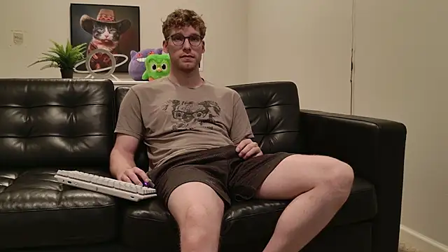 Snapshot of BlueEyedTallGuy94 chatting on 10/04/25, 11:03 BlueEyedTallGuy94 online show from 10/04/25, 11:03