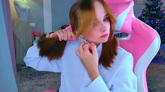 b4by LoL1 online show from 12/22/25, 11:40