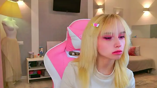 b4by LoL1 online show from 02/22/26, 02:37