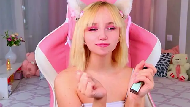 b4by LoL1 online show from 02/23/26, 03:20