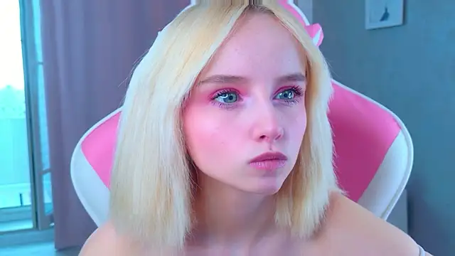 b4by LoL1 online show from 04/03/26, 06:22