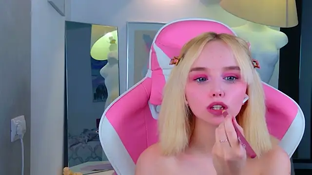 b4by LoL1 online show from 04/11/26, 12:20