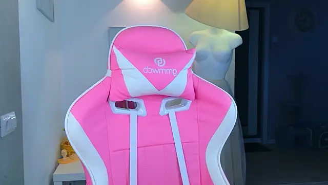 b4by LoL1 online show from 04/12/26, 06:18