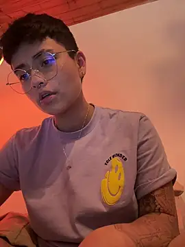 Ashley Chriss online show from 01/04/25, 09:54