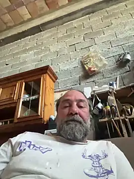 Snapshot of ros217 chatting on 05/01/26, 01:05 ros217 online show from 05/01/26, 01:05