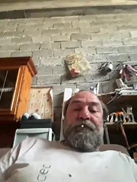 Snapshot of ros217 chatting on 05/08/26, 02:44 ros217 online show from 05/08/26, 02:44