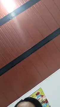 Snapshot of ailyn_miranda chatting on 11/25/25, 11:32 ailyn miranda online show from 11/25/25, 11:32