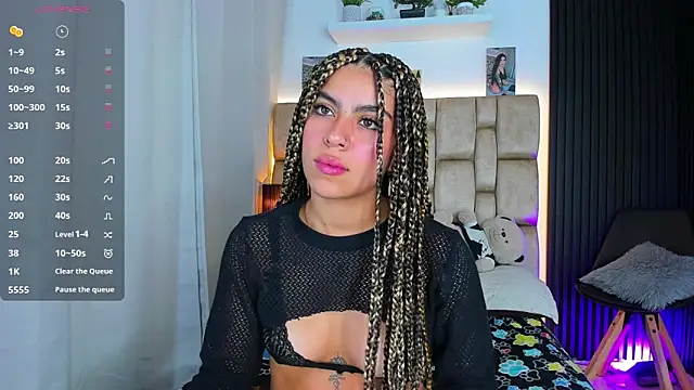 Snapshot of little_sophie18 chatting on 10/18/25, 07:58 little sophie18 online show from 10/18/25, 07:58