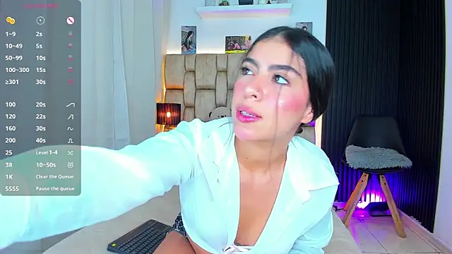 little sophie18 online show from 11/17/25, 08:03