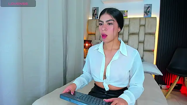 little sophie18 online show from 02/25/26, 07:23