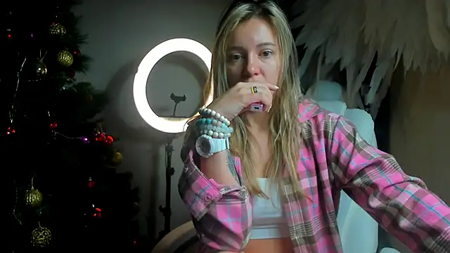 foxy blond online show from 12/22/25, 12:18