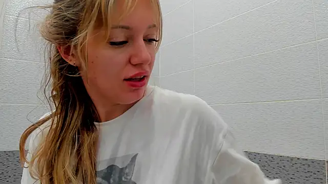 foxy blond online show from 04/16/26, 12:22