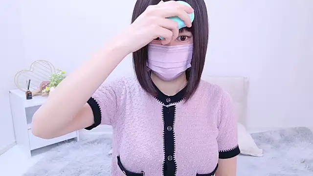 Im Yu-na online show from 12/22/24, 02:06