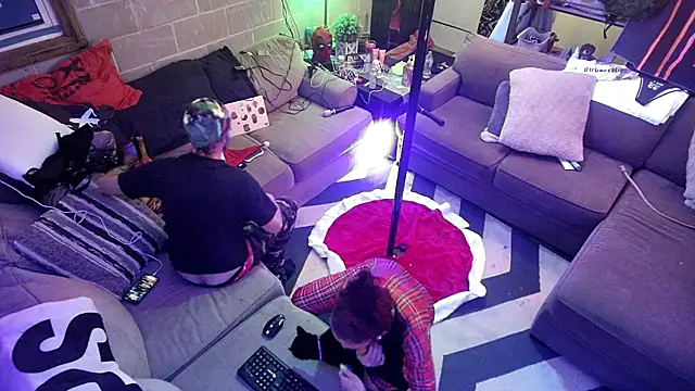 KRYZTALYNXXX online show from 12/15/25, 10:41