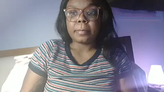 Snapshot of YaraBrynnn chatting on 11/13/25, 08:24 YaraBrynnn online show from 11/13/25, 08:24