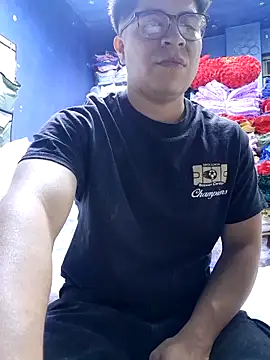 Snapshot of strokvic chatting on 11/19/25, 12:10 strokvic online show from 11/19/25, 12:10