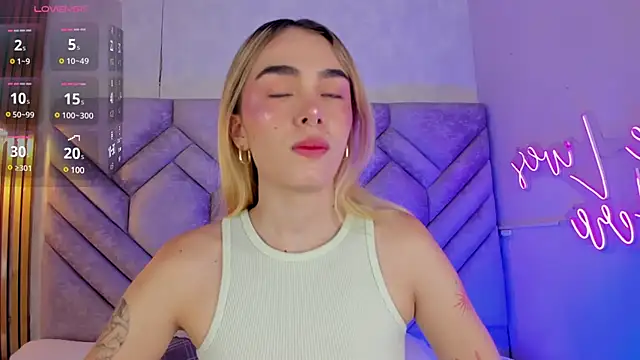 Lucy Vega online show from 12/24/24, 11:17