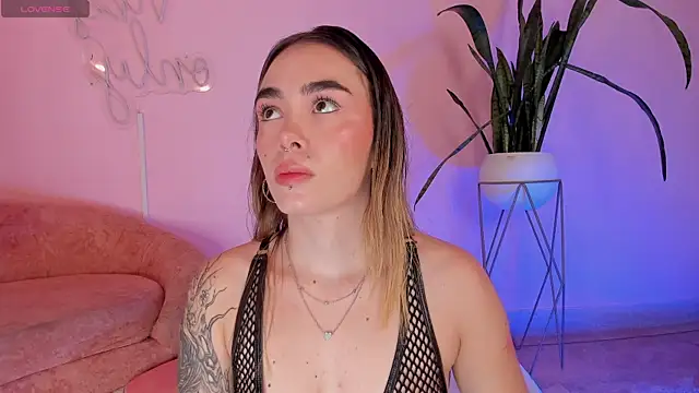 Lucy Vega online show from 10/31/25, 04:57