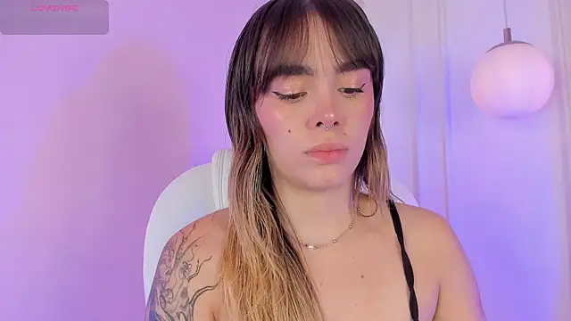 Lucy Vega online show from 11/17/25, 03:45