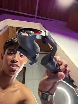 Mauuu18 online show from 10/26/25, 08:48