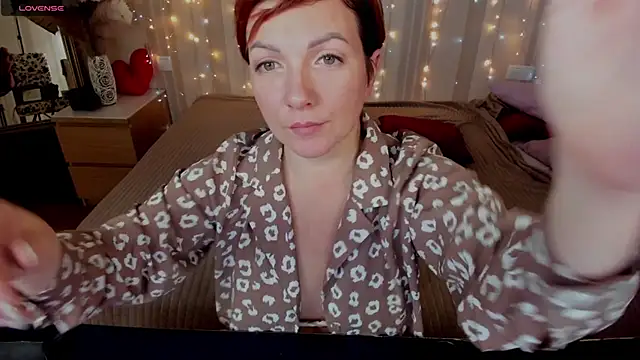Katherine Fox online show from 02/04/25, 03:47
