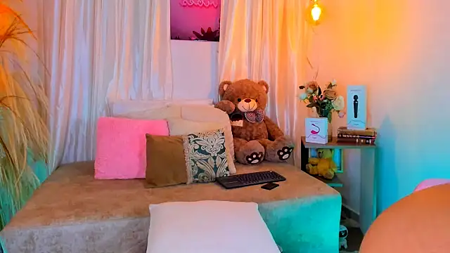 Natasha hartaman online show from 04/29/26, 11:00