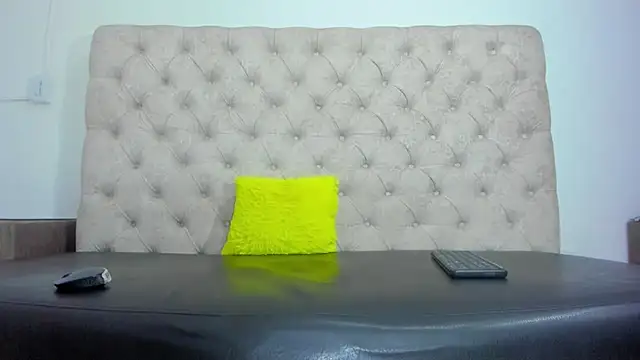 Snapshot of FernandaClar chatting on 03/03/25, 06:01 FernandaClar online show from 03/03/25, 06:01