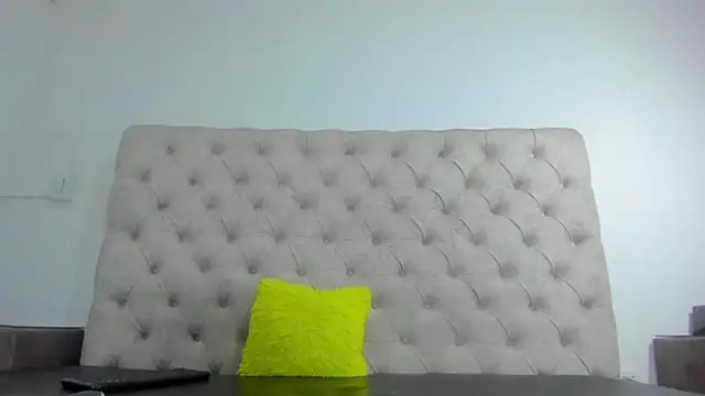 Snapshot of FernandaClar chatting on 03/11/25, 01:12 FernandaClar online show from 03/11/25, 01:12